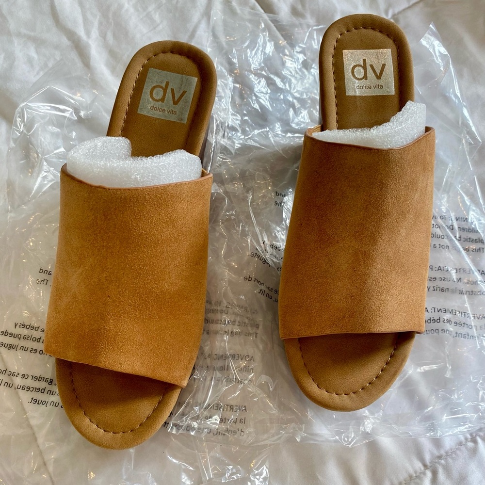 New Dolce Vita Tan Platform Mules size 7.5M